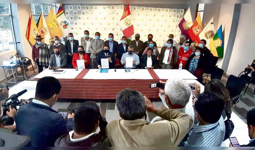 Premier Aníbal Torres acudió al llamado de Apurímac. Empero cita terminó sin soluciones. Foto: La República Premier Aníbal Torres acudió al llamado de Apurímac. Empero cita terminó sin soluciones. Foto: La República