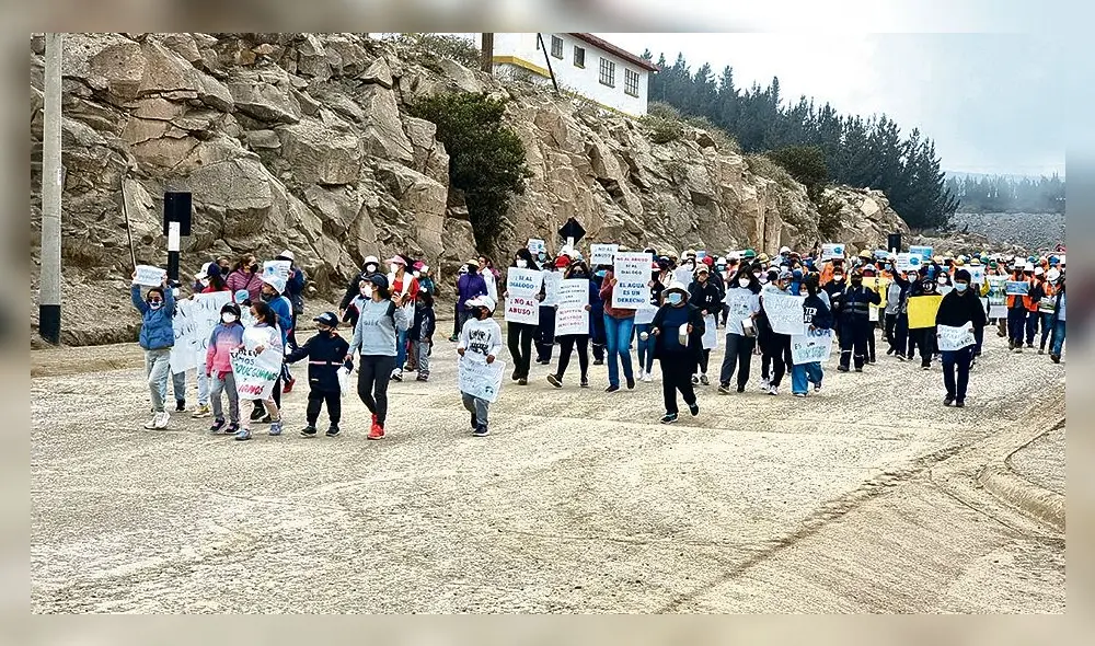 Reacción. Familias de trabajadores de minera protestaron. Foto: La República Reacción. Familias de trabajadores de minera protestaron. Foto: La República