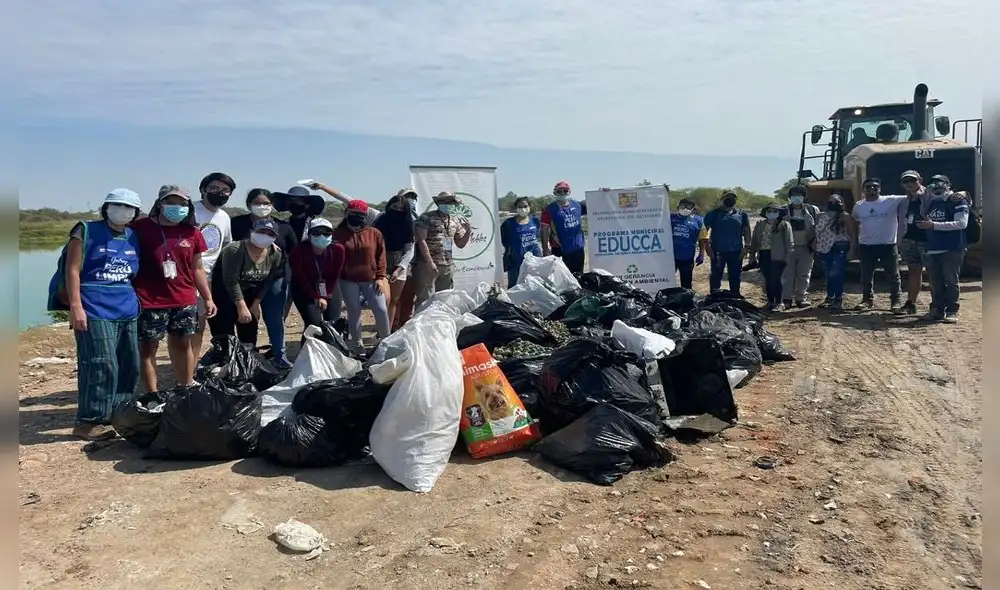 Voluntarios participan de limpieza en humedales de Santa Julia. Foto: La República.