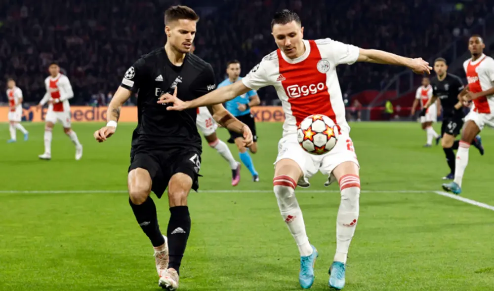Ajax y Benfica igualaron 2-2 en el duelo de ida de los octavos de final de la presente Champions League. Foto: EFE Ajax y Benfica igualaron 2-2 en el duelo de ida de los octavos de final de la presente Champions League. Foto: EFE