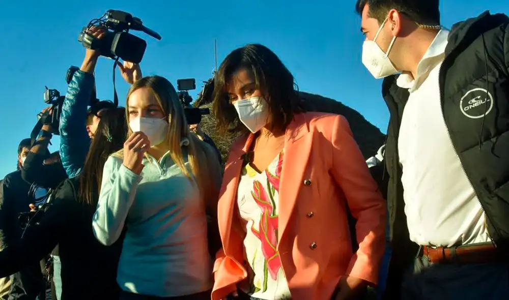 La ministra del Interior y Seguridad Pública de Chile, Izkia Siches, junto a varios ministros del recién asumido Gobierno de Gabriel Boric, en una visita a La Araucanía. Foto: La Tercera La ministra del Interior y Seguridad Pública de Chile, Izkia Siches, junto a varios ministros del recién asumido Gobierno de Gabriel Boric, en una visita a La Araucanía. Foto: La Tercera