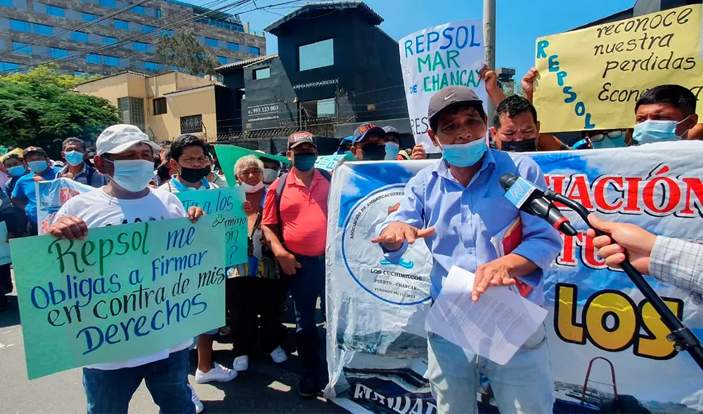 Pescadores de Chancay no están de acuerdo con los términos ni el monto de indemnización que pretende dar Repsol. Foto: Deysi Portuguez/ URPI-LR