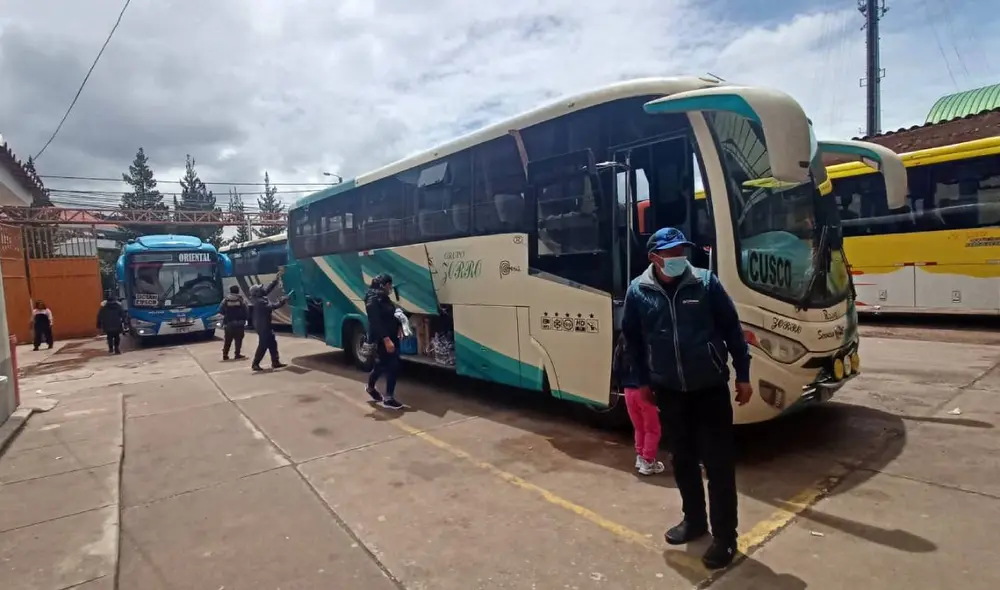 El pasajero viajaba en un bus interprovincial de la empresa Oriental hacia la capital de la región Cusco. Foto: URPI/Alexander Flores El pasajero viajaba en un bus interprovincial de la empresa Oriental hacia la capital de la región Cusco. Foto: URPI/Alexander Flores