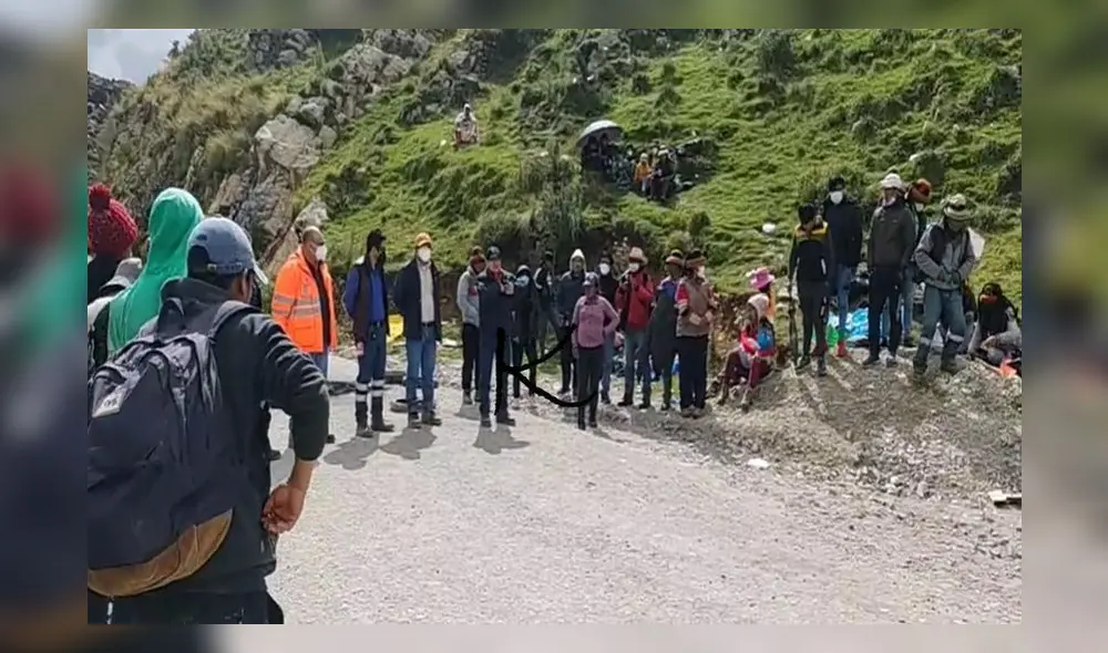 Los comuneros de Chuicuni se apostaron en la zona de Manantiales. Foto: Karla Huayllani