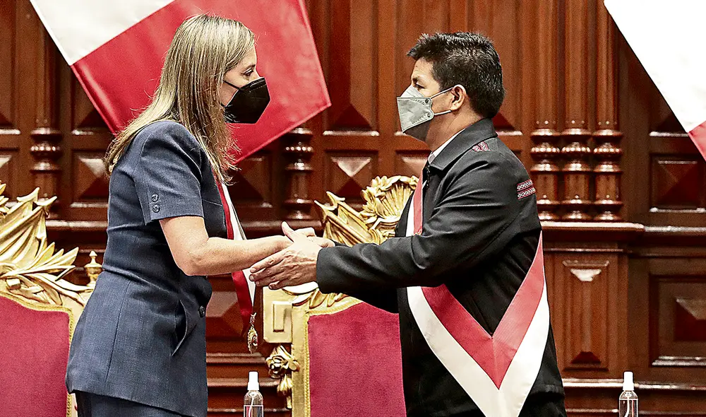 El dato. Al terminar, el presidente Castillo dialogó con la titular del Congreso, María del Carmen Alva. Luego, saludó a congresistas de todas las bancadas. Foto: Presidencia