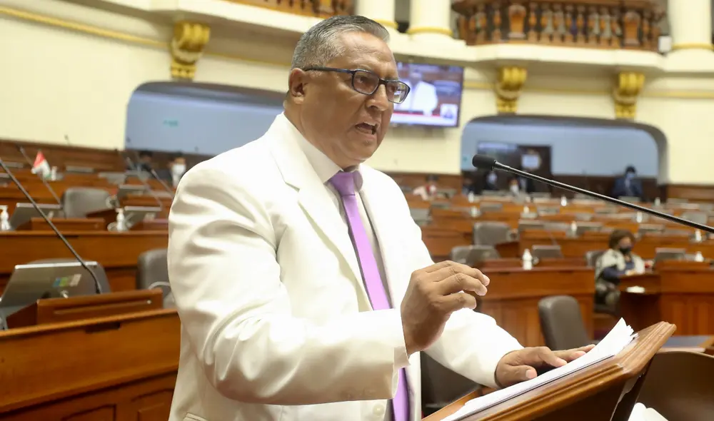 Ministro de Salud, Hernán Condori, durante su interpelación en el Congreso de la República. Foto y video: Parlamento Ministro de Salud, Hernán Condori, durante su interpelación en el Congreso de la República. Foto y video: Parlamento