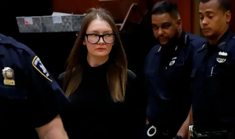 Anna Sorokin en un juzgado de Nueva York. Foto: Infobae