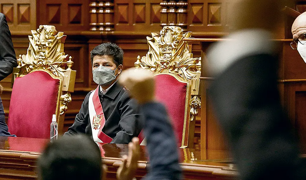 Versión. Castillo intentó deslindar de Karelim López, pero no entró en detalles de las denuncias. No logró convencer a muchos. Foto: difusión