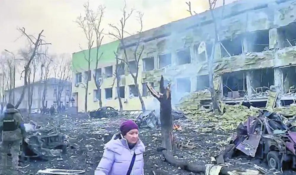 Objetivos civiles. La ciudad de Mariúpol es una de las más afectadas por la invasión rusa. Foto: Agencia EFE