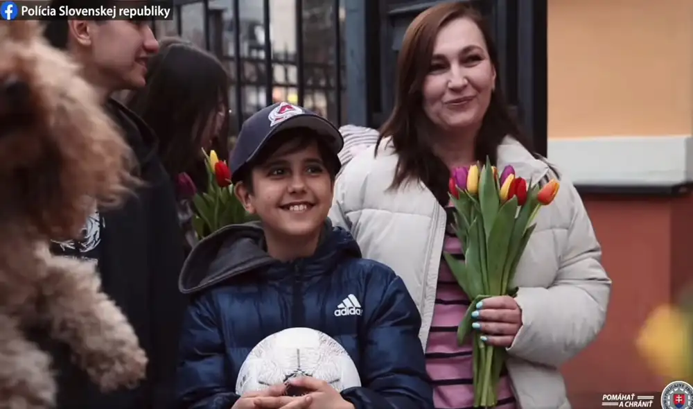 Hassan Pisecká es un "héroe" para muchas personas a casi 1 mes de la invasión rusa a Ucrania. Foto: captura de Polícia Slovenskej republiky / Facebook