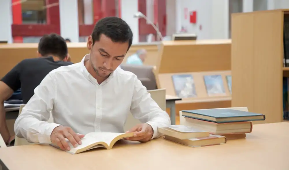 Los postulantes deben ser peruanos o residentes mayores de edad que hayan concluido la educación secundaria. Foto: Gob.pe Los postulantes deben ser peruanos o residentes mayores de edad que hayan concluido la educación secundaria. Foto: Gob.pe