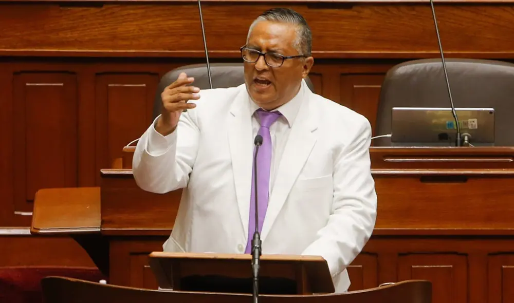 Hernán Condori cumplió un mes al mando del Ministerio de Salud. Foto: Minsa Hernán Condori cumplió un mes al mando del Ministerio de Salud. Foto: Minsa