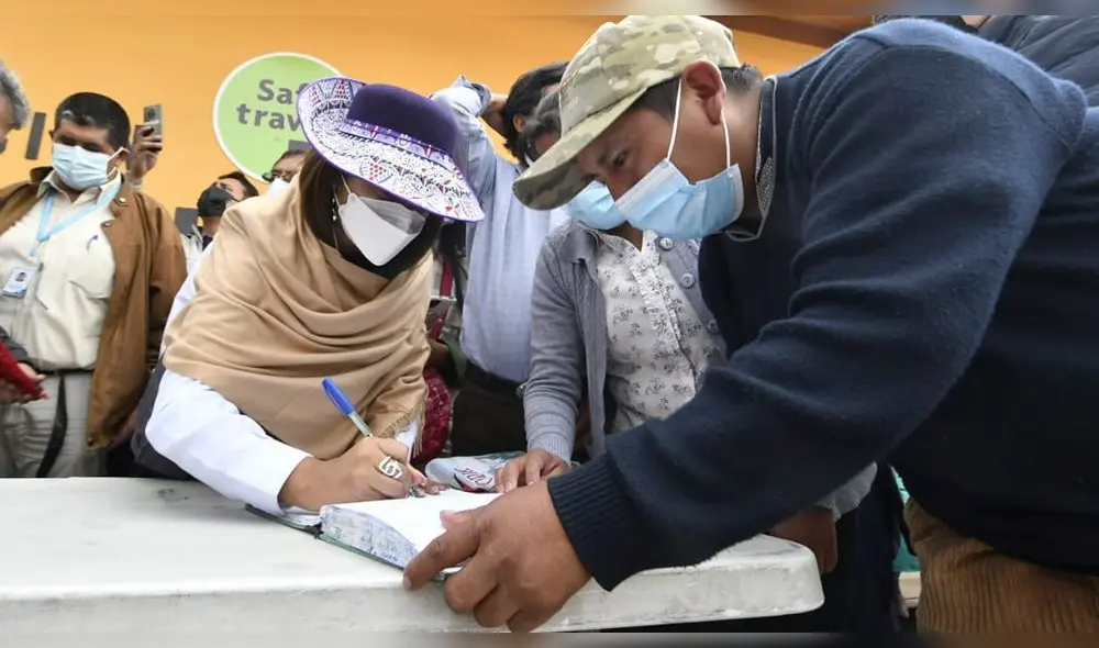 La autoridad regional firmó un acta donde acordó regresar a Chivay el martes 22 de marzo. Foto: GRA