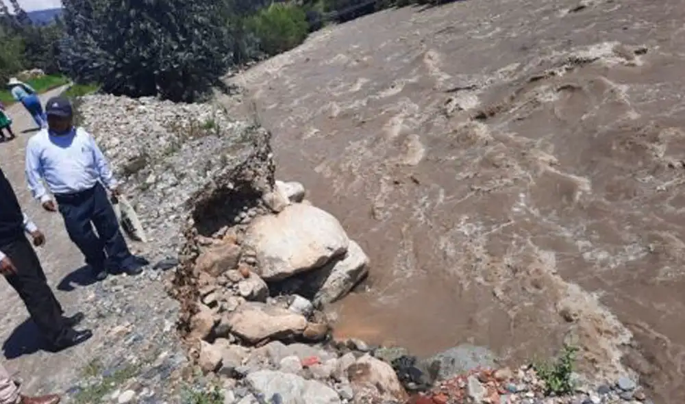 Además, se produjo el colapso de la pared de una vivienda de material rústico. Foto: COER Áncash Además, se produjo el colapso de la pared de una vivienda de material rústico. Foto: COER Áncash