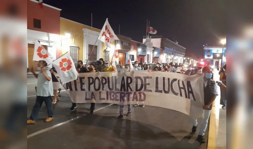 “Fujimori, ni olvido ni perdón”, gritaban las personas que se congregaron a la manifestación. Foto: Wilson Aranda/LR “Fujimori, ni olvido ni perdón”, gritaban las personas que se congregaron a la manifestación. Foto: Wilson Aranda/LR