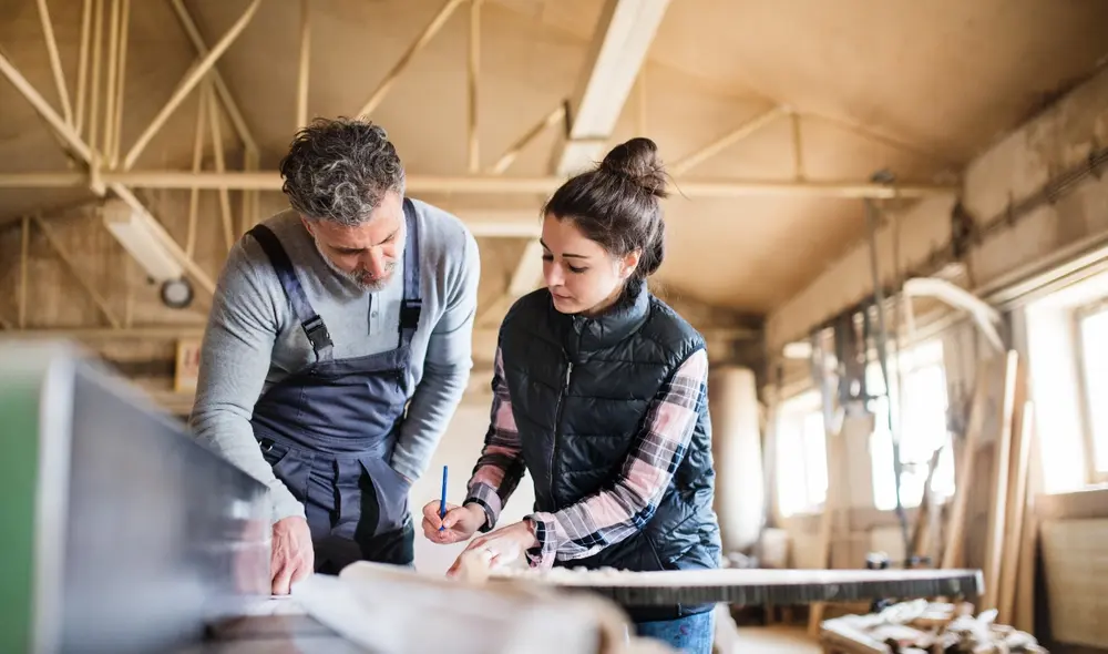 Hasta el 2018, las empresas familiares contribuían con el 40% del PBI en el Perú. Foto: Envato.