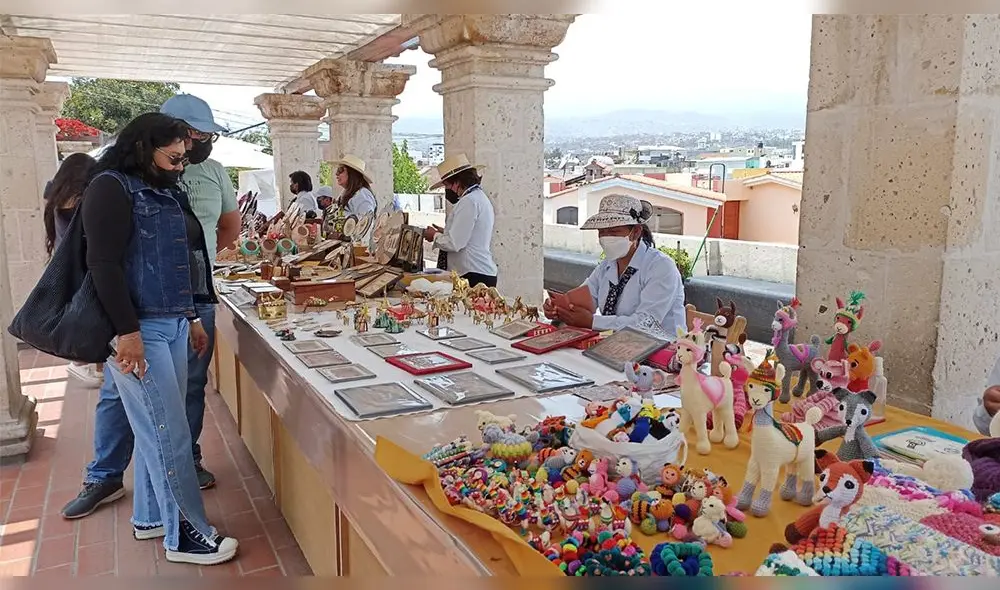 La Asociación de Artesanos del Mirador de Yanahuara congrega a 25 miembros. Foto: URPI/Wilder Pari La Asociación de Artesanos del Mirador de Yanahuara congrega a 25 miembros. Foto: URPI/Wilder Pari