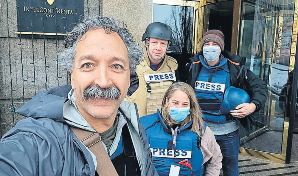 Camarógrafo Pierre Zakrzewski, en primer plano, y parte del equipo de Fox News. Murió el lunes 14 de marzo. Foto: agencias
