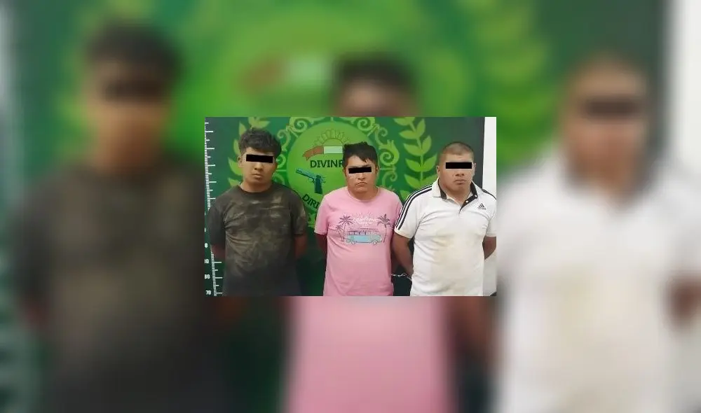 Quisieron esconder un arma de fuego enterrándola en la arena. Foto: PNP Quisieron esconder un arma de fuego enterrándola en la arena. Foto: PNP