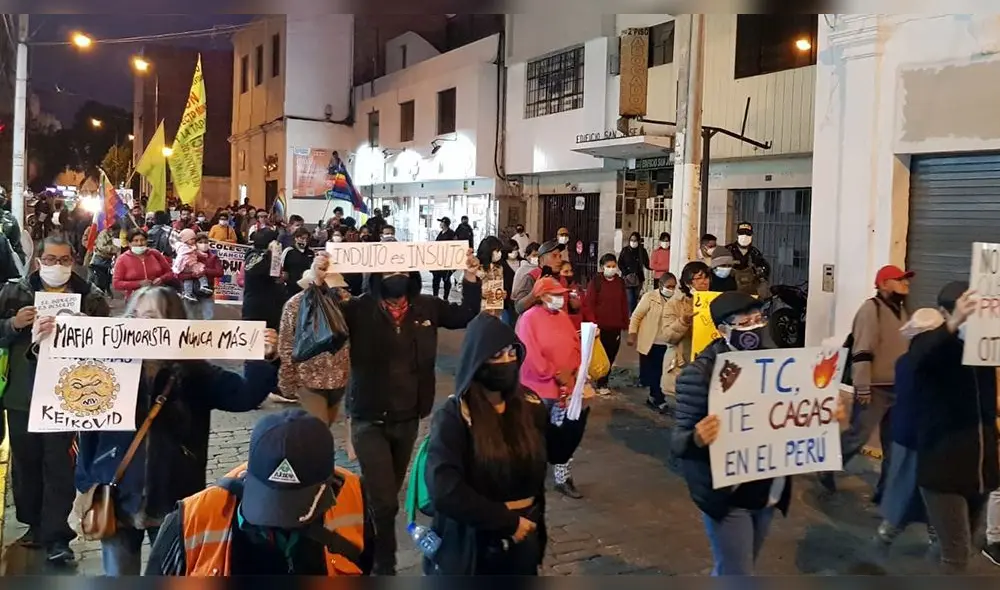 Los manifestantes recordaron delitos cometidos en el oncenio de Fujimori, como las matanzas de Barrios Altos, La Cantuta, y esterilizaciones forzadas. Foto: URPI/Wilder Pari Los manifestantes recordaron delitos cometidos en el oncenio de Fujimori, como las matanzas de Barrios Altos, La Cantuta, y esterilizaciones forzadas. Foto: URPI/Wilder Pari