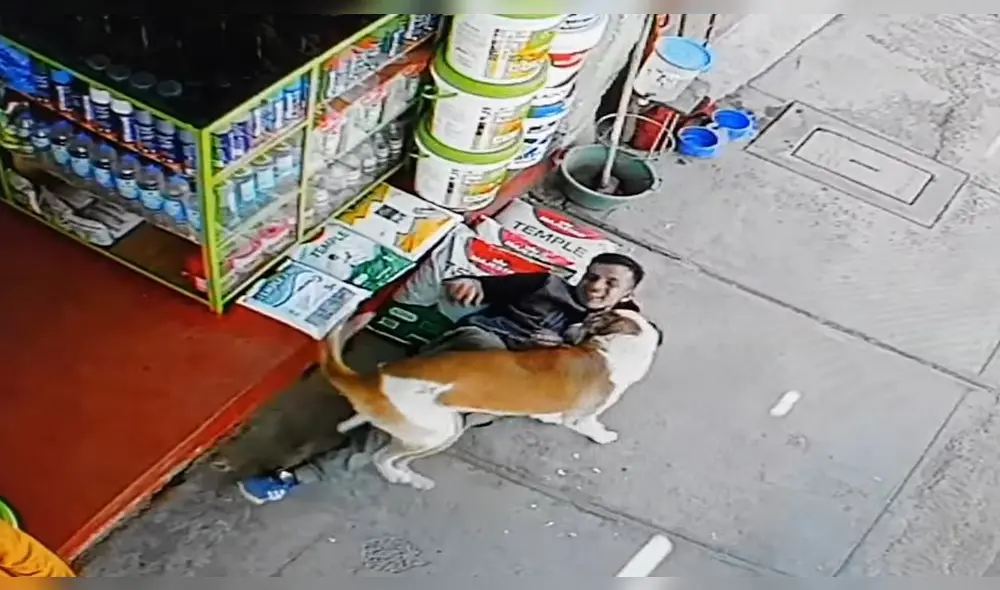 El joven se encontraba abriendo su tienda. Foto: captura de YouTube