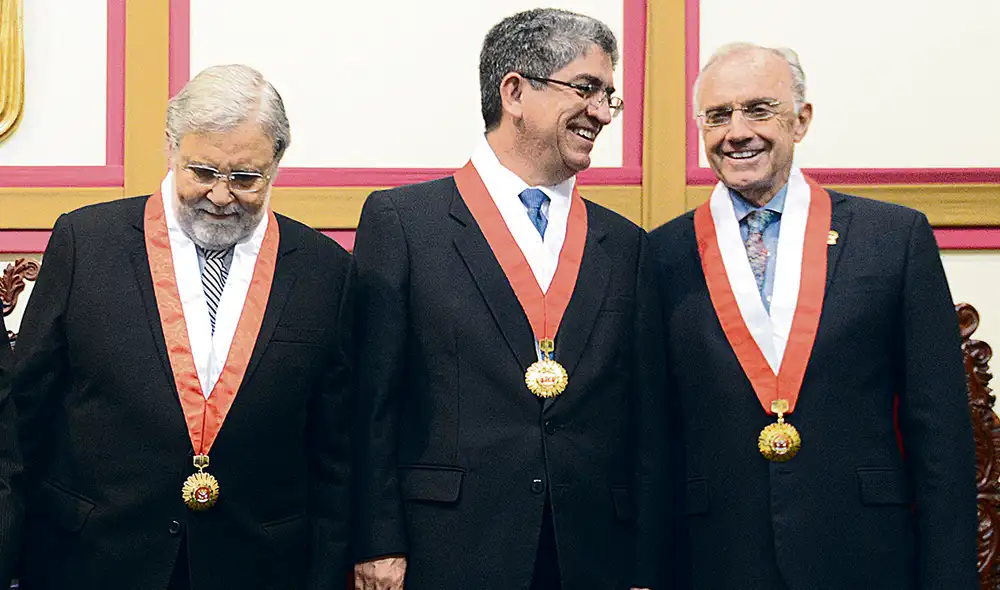 Sonrientes. Blume, Sardón y el doble voto de Ferrero decidieron liberar a Fujimori. Foto: difusión