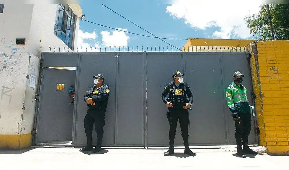 Observación. Trabajadores nombrados y contratados recibieron bonificaciones, pese a que no les correspondía por norma. Observación. Trabajadores nombrados y contratados recibieron bonificaciones, pese a que no les correspondía por norma.