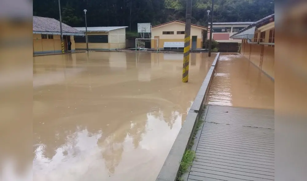 Inundaciones y derrumbes afectaron a las escuelas N° 14149 y N° 15019. Foto: Ayabaca Noticias Inundaciones y derrumbes afectaron a las escuelas N° 14149 y N° 15019. Foto: Ayabaca Noticias