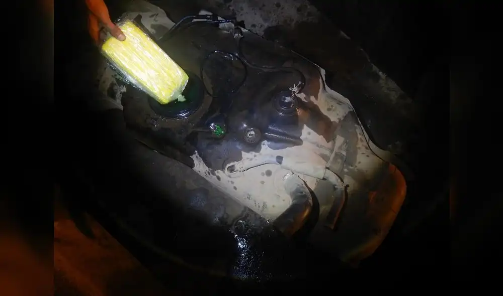 En las instalaciones policiales se extrajeron 38 paquetes precintados. Foto: PNP