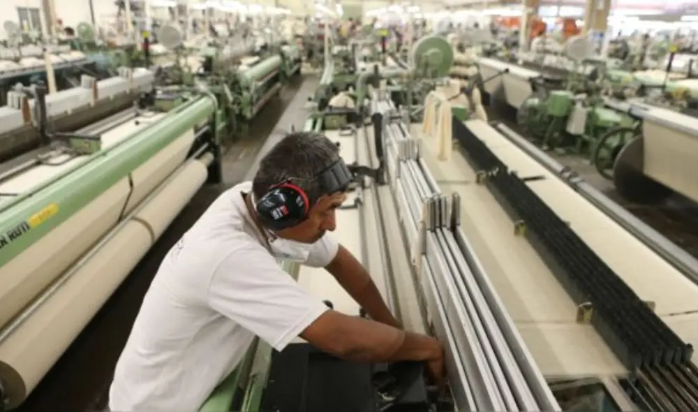 Los puestos de trabajo formales en el sector privado aumentaron 7,8% en enero de 2022. Foto: Andina.