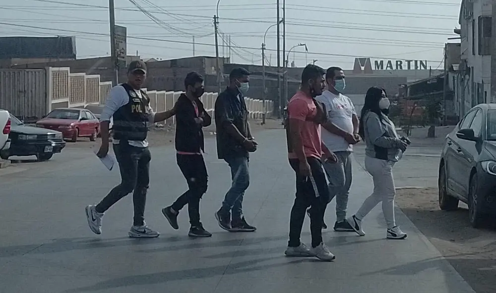 Los asaltantes fueron detenidos por agentes de la Depincri de Tablada de Lurin en coordinación con detectives de la Dirincri. Foto: PNP Los asaltantes fueron detenidos por agentes de la Depincri de Tablada de Lurin en coordinación con detectives de la Dirincri. Foto: PNP
