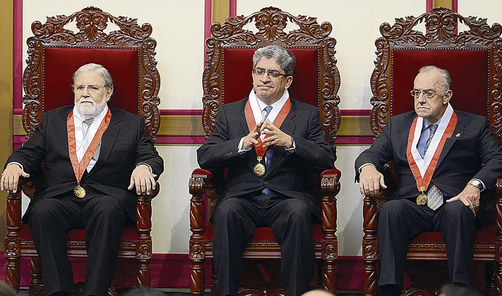 Augusto Ferrero cuenta con voto dirimente por ser presidente del Tribunal Constitucional. Foto: La República Augusto Ferrero cuenta con voto dirimente por ser presidente del Tribunal Constitucional. Foto: La República