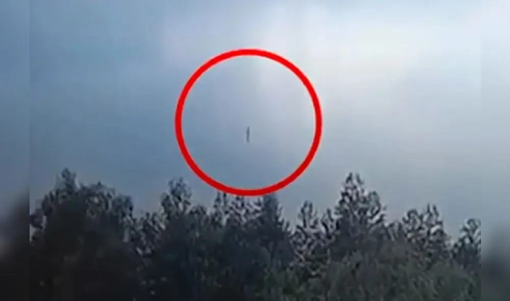 El momento de la caída del avión en China. Foto y Video: La Nación