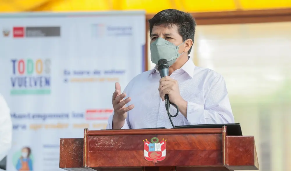 Pedro Castillo estuvo visitando instituciones educativas en Lurigancho-Chosica. Foto: Presidencia.