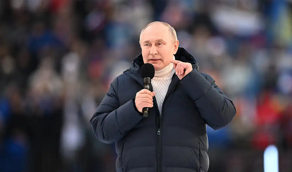 Vladimir Putin en el octavo aniversario de la anexión de Crimea por parte de Rusia. Ceremonia fue en el estadio Luzhniki de Moscú el 18 de marzo de 2022. Foto: AFP