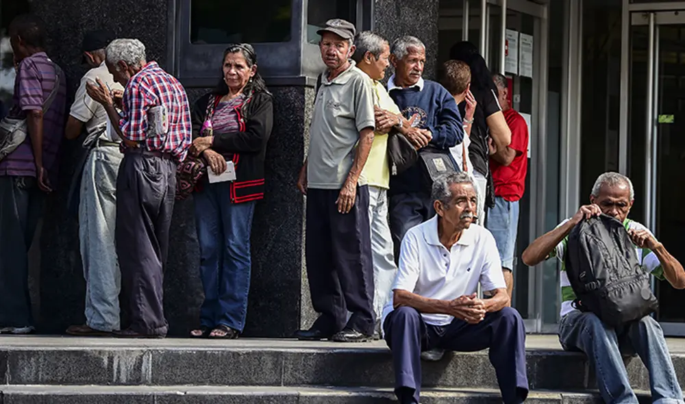 Inicia pago de la pensiones del Seguro Social IVSS este lunes, 21 de marzo de 2022, en Venezuela. Foto: AFP Inicia pago de la pensiones del Seguro Social IVSS este lunes, 21 de marzo de 2022, en Venezuela. Foto: AFP