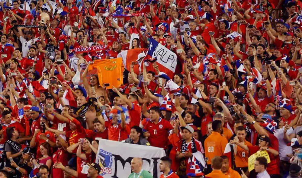 Hinchas chilenos alentarán al equipo de Lazarte ante Uruguay. Foto: Twitter @latercera