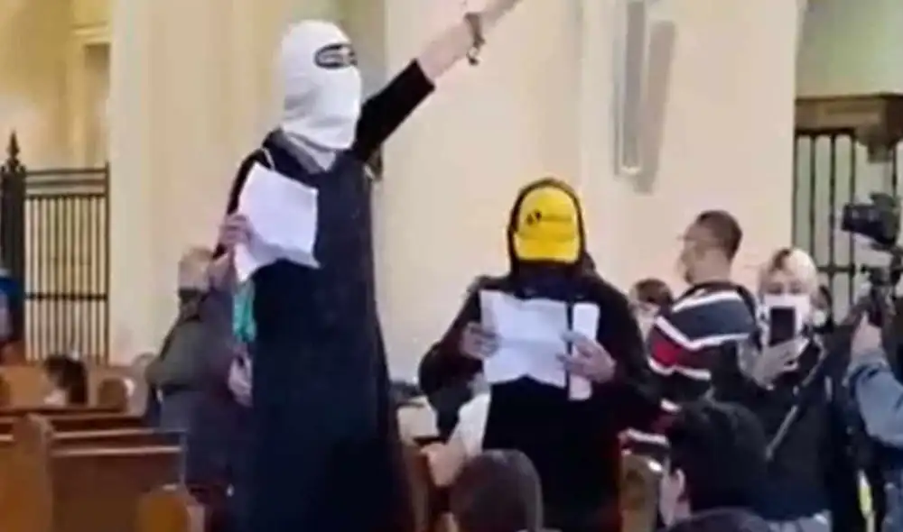 Encapuchados en la Catedral de Bogotá. Foto: captura video/Semana Encapuchados en la Catedral de Bogotá. Foto: captura video/Semana