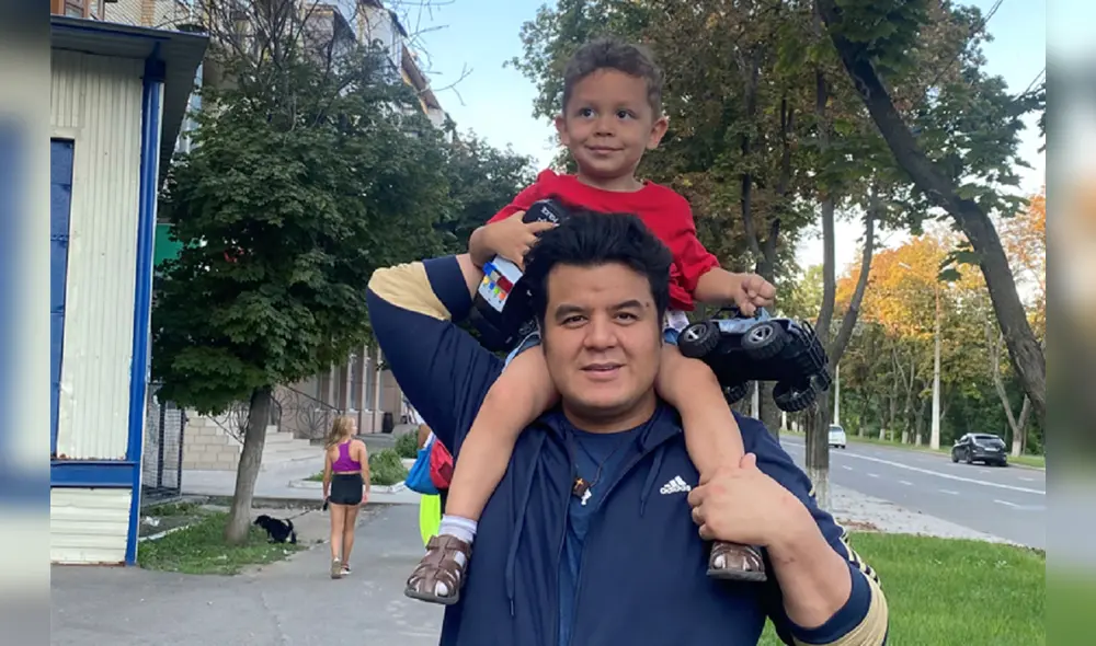 Fotografía cedida por César Quintana, y fechada el 16 de diciembre de 2020, donde aparece junto a su hijo Alexander quien se encuentra en Ucrania. Foto: EFE Fotografía cedida por César Quintana, y fechada el 16 de diciembre de 2020, donde aparece junto a su hijo Alexander quien se encuentra en Ucrania. Foto: EFE