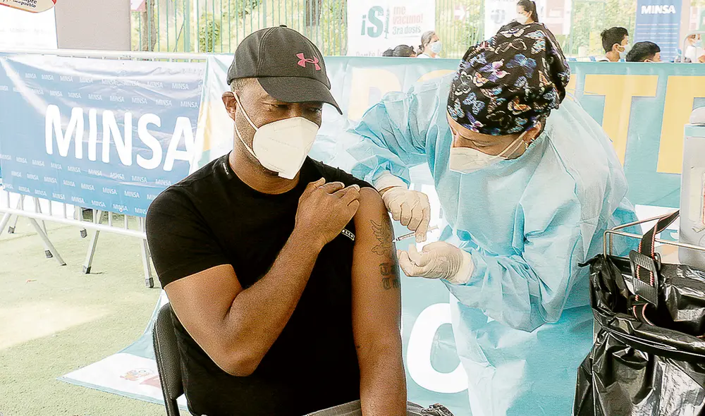 Dosis. El porcentaje de adultos con tercera dosis sigue siendo bajo, al igual que los niños con la segunda vacuna. Cifras parecieran no moverse desde febrero. Foto: difusión