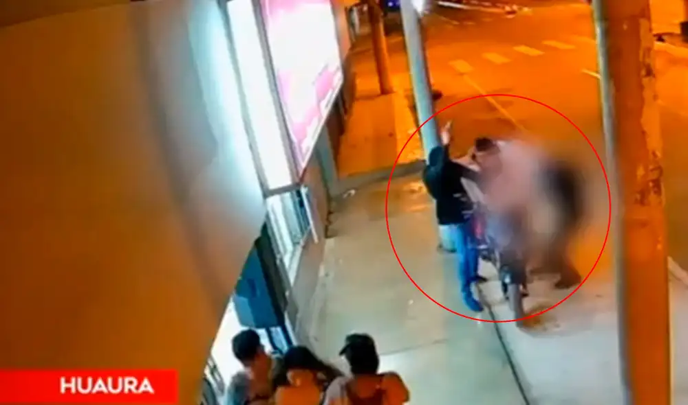 Cuerpo de ladrón fue trasladado a la morgue de Huacho. Foto: captura América Cuerpo de ladrón fue trasladado a la morgue de Huacho. Foto: captura América