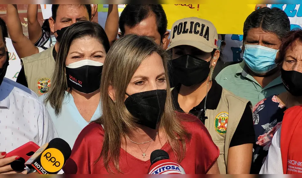 María del Carmen Alva estuvo de acuerdo con que el presidente muestre disponibilidad para asistir al Congreso. Foto: Jessica Merino / URPI-LR