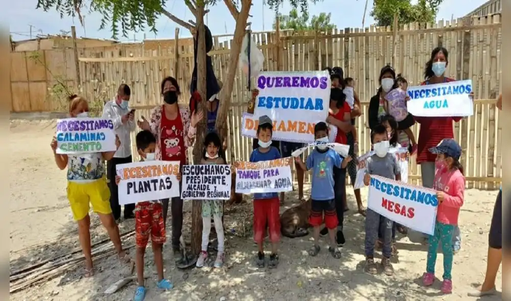 Estudiantes y padres de familia reclaman apoyo. Foto: Noticias Piura.