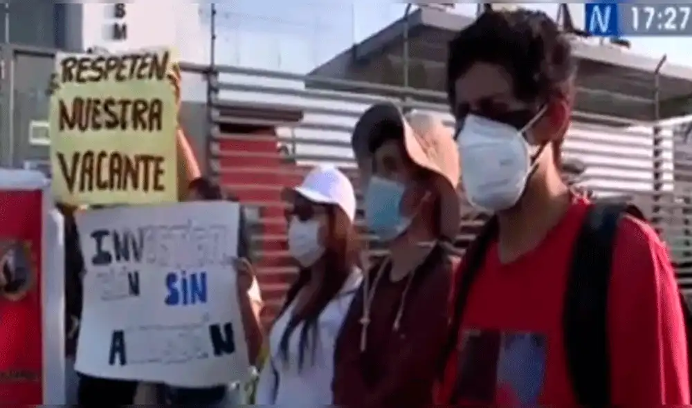 Postulantes exigen que se revisen sus exámenes. Foto: captura / Canal N