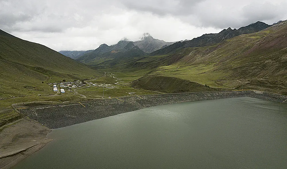 El origen. La laguna de Yuracmayo, en Huarochirí, almacena 48 millones m³ de agua. Foto: difusión