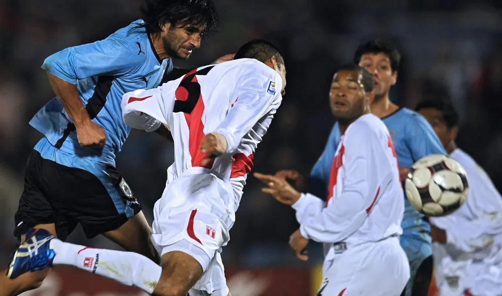 La Celeste concretó la goleada con tantos de Carlos Buenos, Sebastián Abreu y Diego Forlán. Foto: AFP