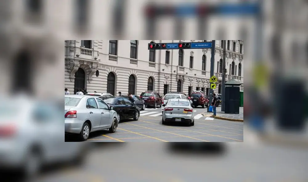Conductores deben respetar las normas de tránsito. Foto: MML