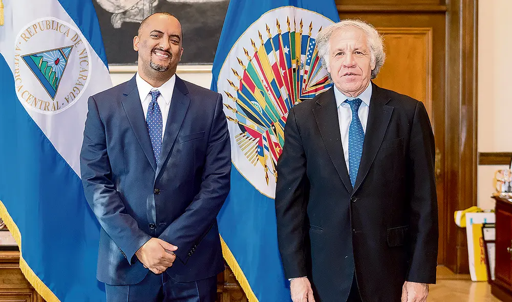 Embajador rebelde. Fotografía de archivo de Arturo McFields junto al secretario general de la OEA, Luis Almagro. Foto: EFE Embajador rebelde. Fotografía de archivo de Arturo McFields junto al secretario general de la OEA, Luis Almagro. Foto: EFE