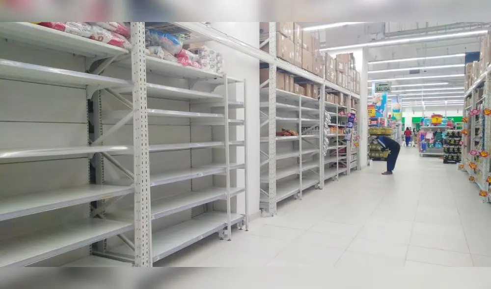 Anaqueles se vaciaron en pocas horas. Foto: La República Anaqueles se vaciaron en pocas horas. Foto: La República