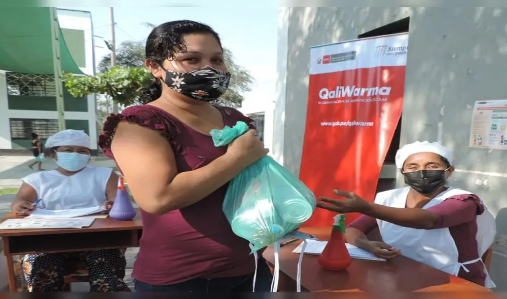 Personal de Qali Warma distribuye alimentos para escolares de las 3 provincias de Lambayeque. Foto: Qali Warma.